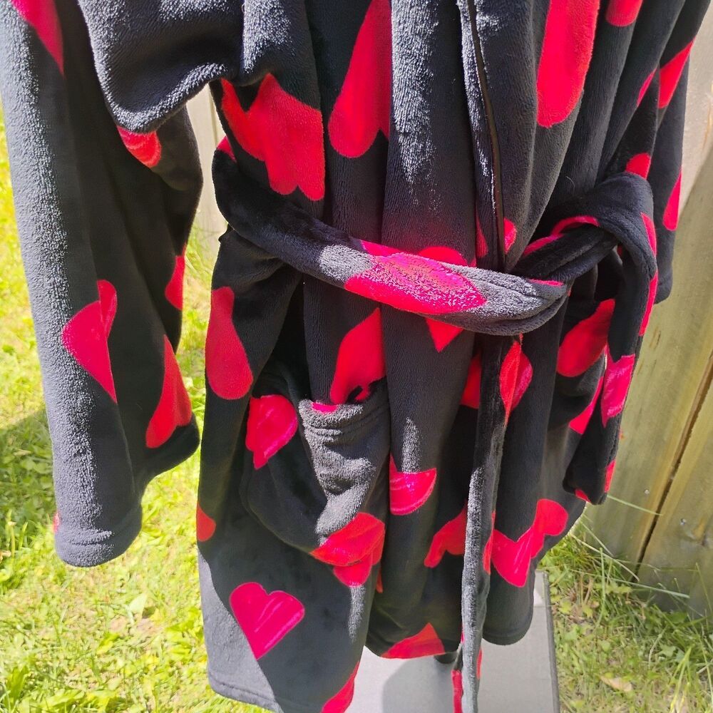 Victoria Secret Cozy Plush Short Robe XL XXL Black Red Heart Fleece Lounge - Picture 5 of 10